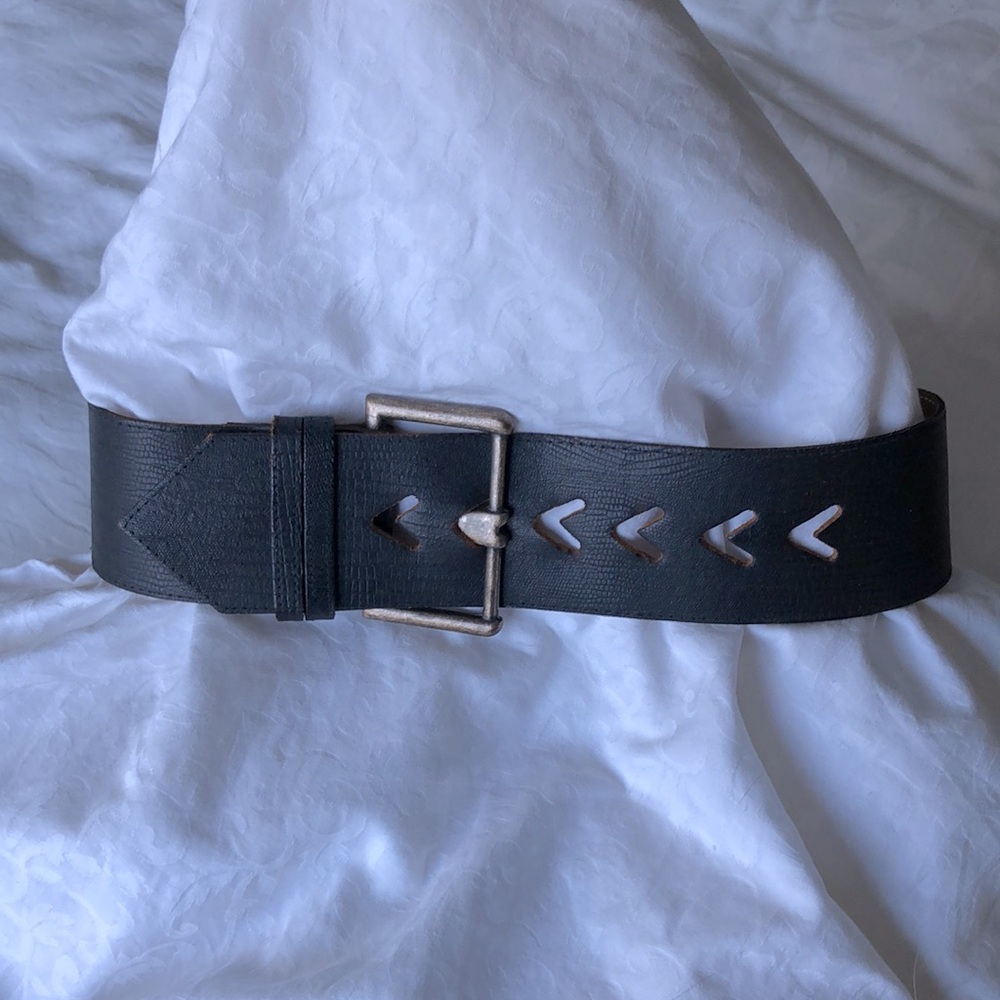 M Wide 80s Leather Belt Unique Style Modern Cincher Waist Black Gold